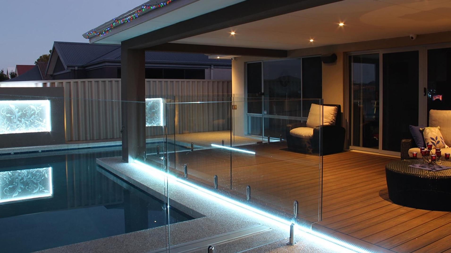 Hertfordshire Decking Specialists Highest quality timber - highest quality build